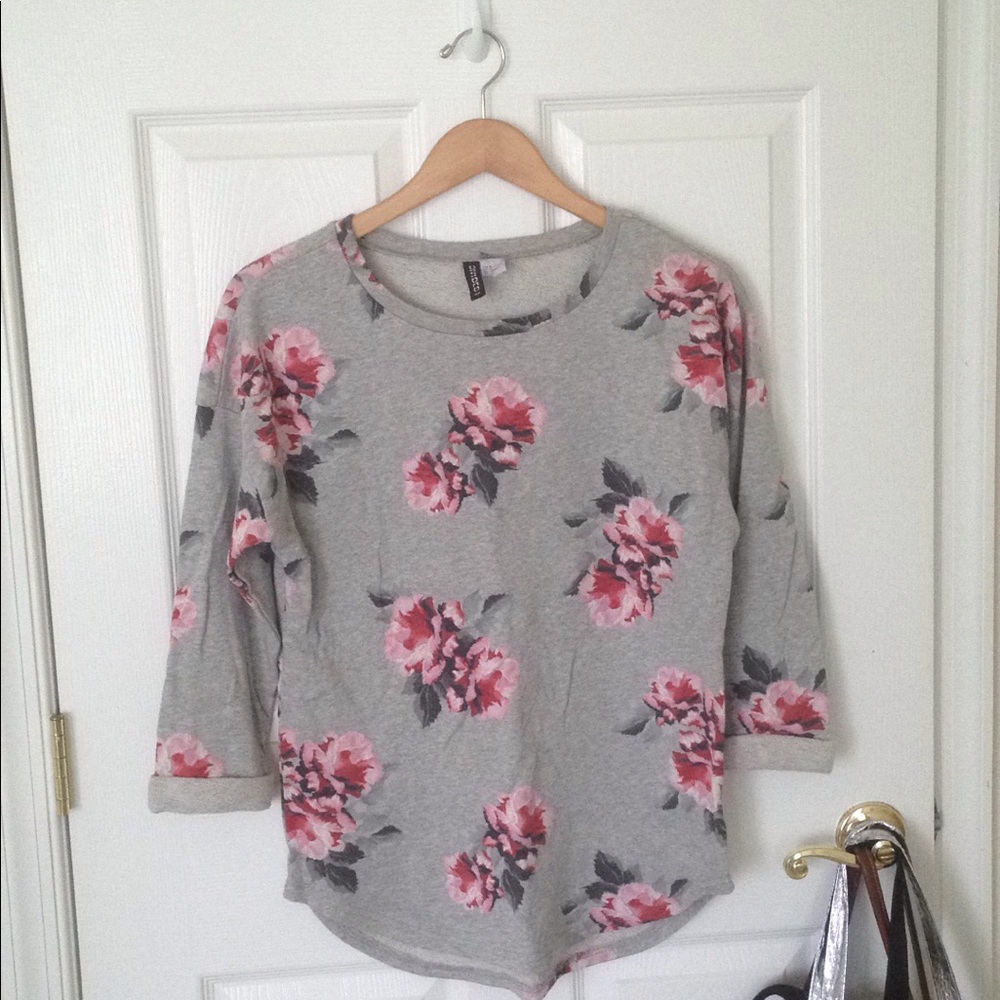 H&M: Floral Crewneck